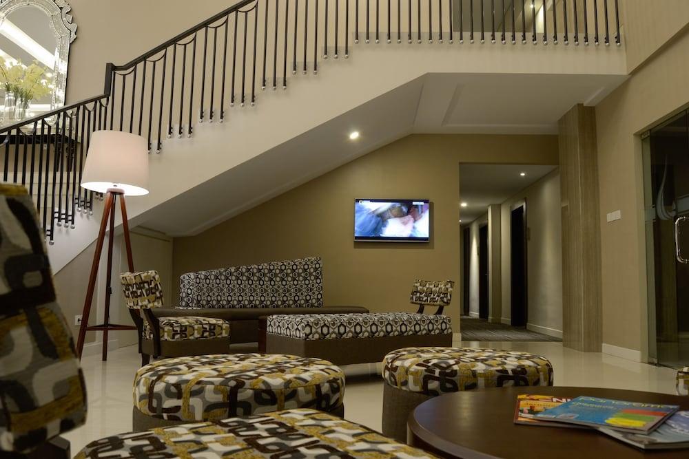 Tasneem Hotel Malioboro يوغياكارتا المظهر الخارجي الصورة