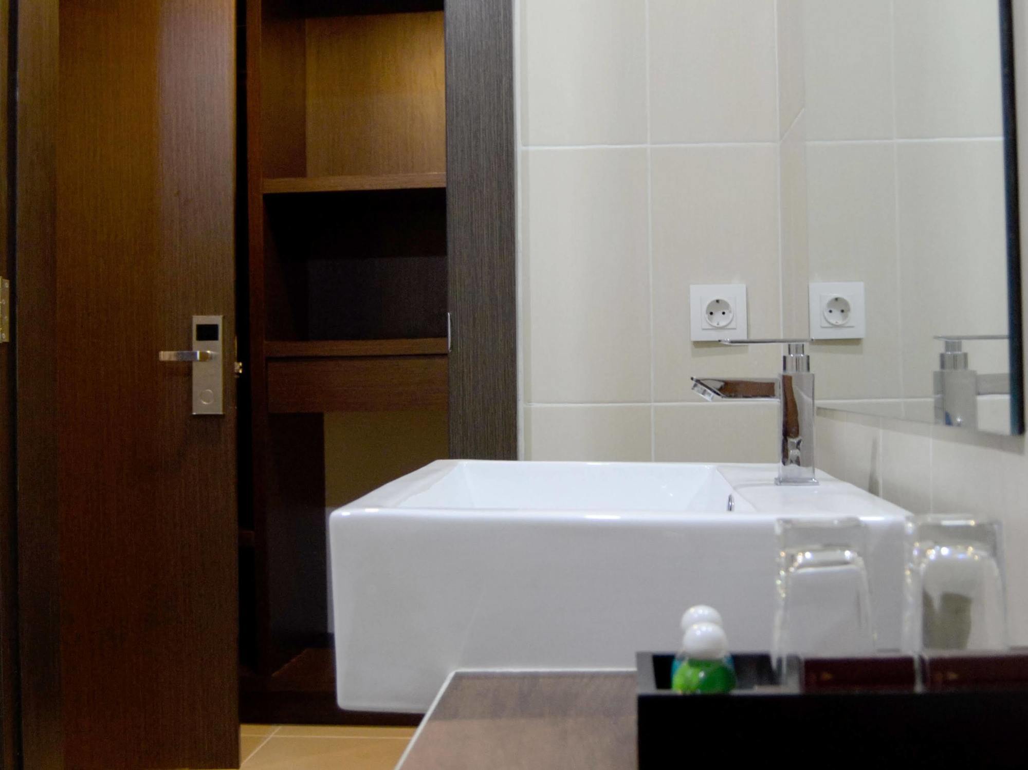 Tasneem Hotel Malioboro يوغياكارتا المظهر الخارجي الصورة
